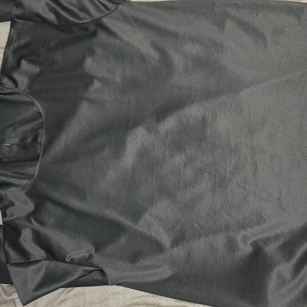 Im selling 3 work shirts for men
